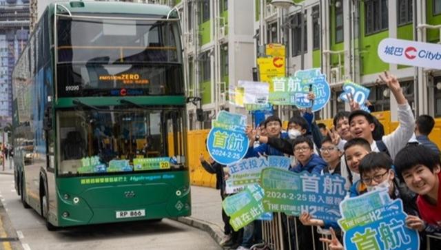 香港双层正规买球app排行榜平台巴士正式投入载客服务 大批巴士迷前来打卡