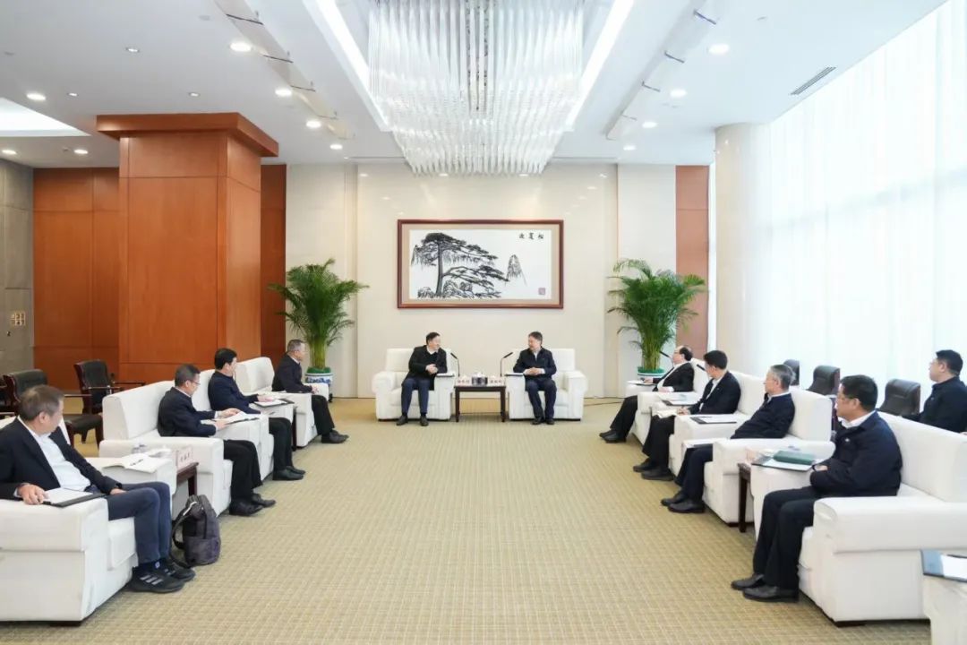 中国广核集团董事长杨长利与中国华能董事长温枢刚会谈