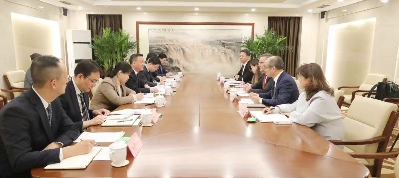 国资委副主任苟坪会见霍尼韦尔智能工业科技集团总裁兼首席执行官路成