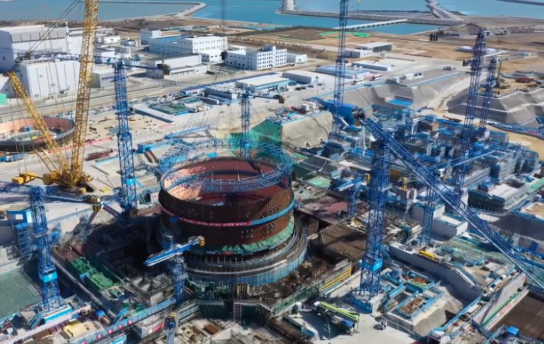石岛湾核电1号核岛钢衬里大型模块吊装就位