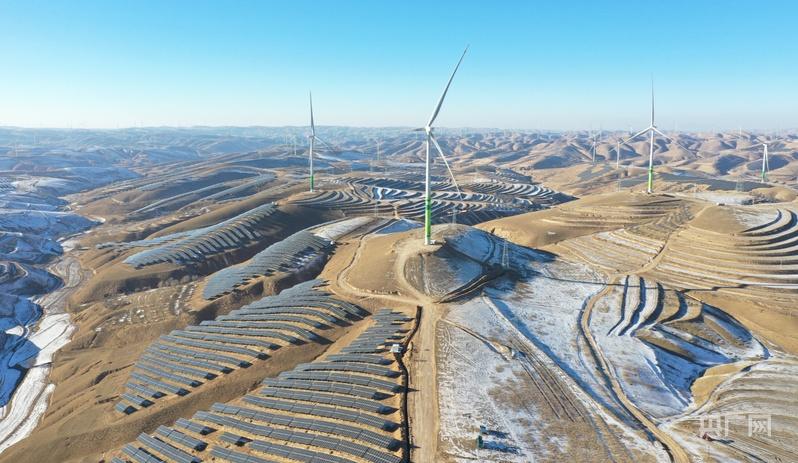 甘肃庆阳 世界最大风光同集电线路项目加速建设